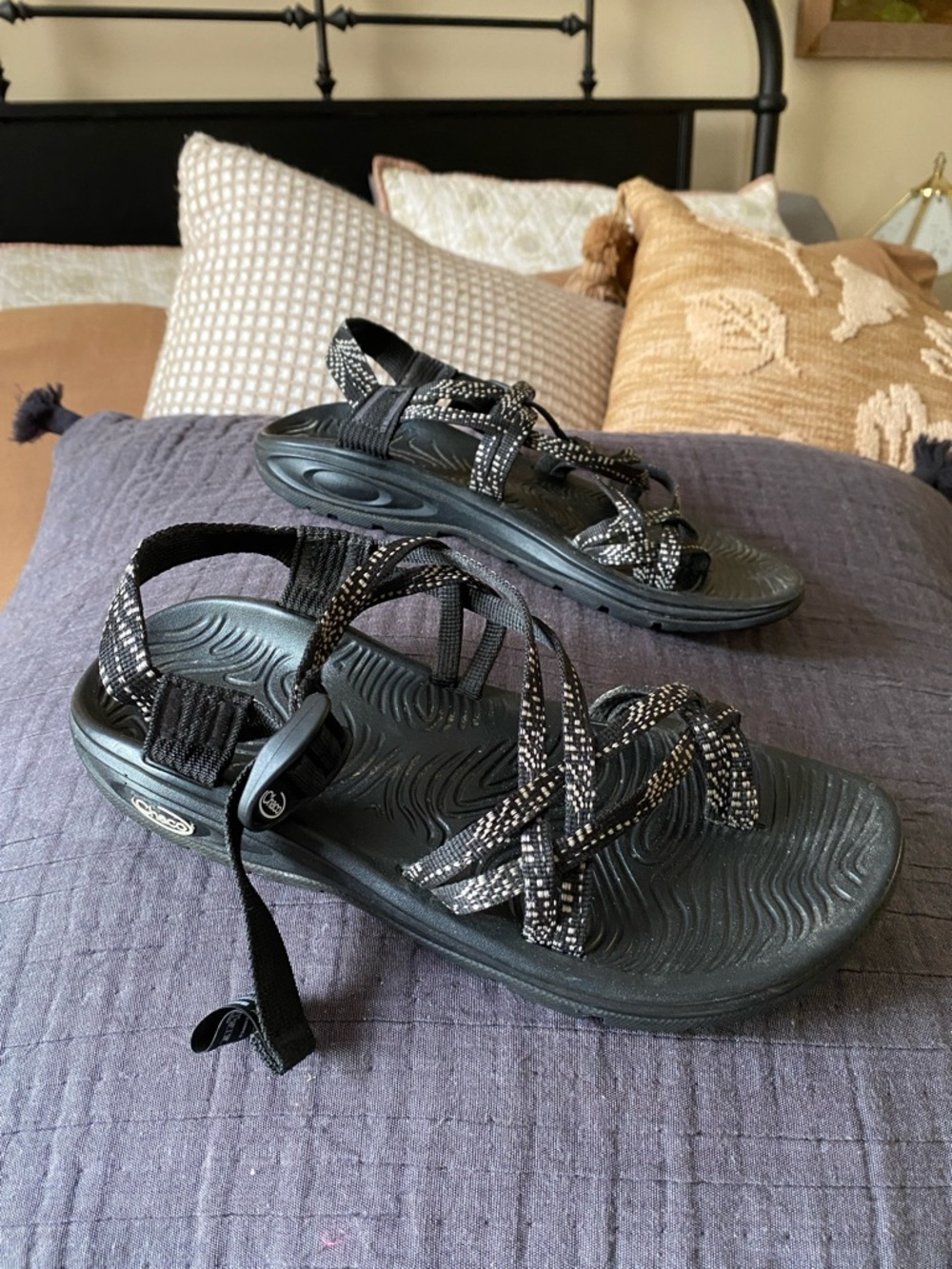 Chacos ZX/2 Cloud Black and White Patterned Strappy Outdoor Sandals — Women’s 9